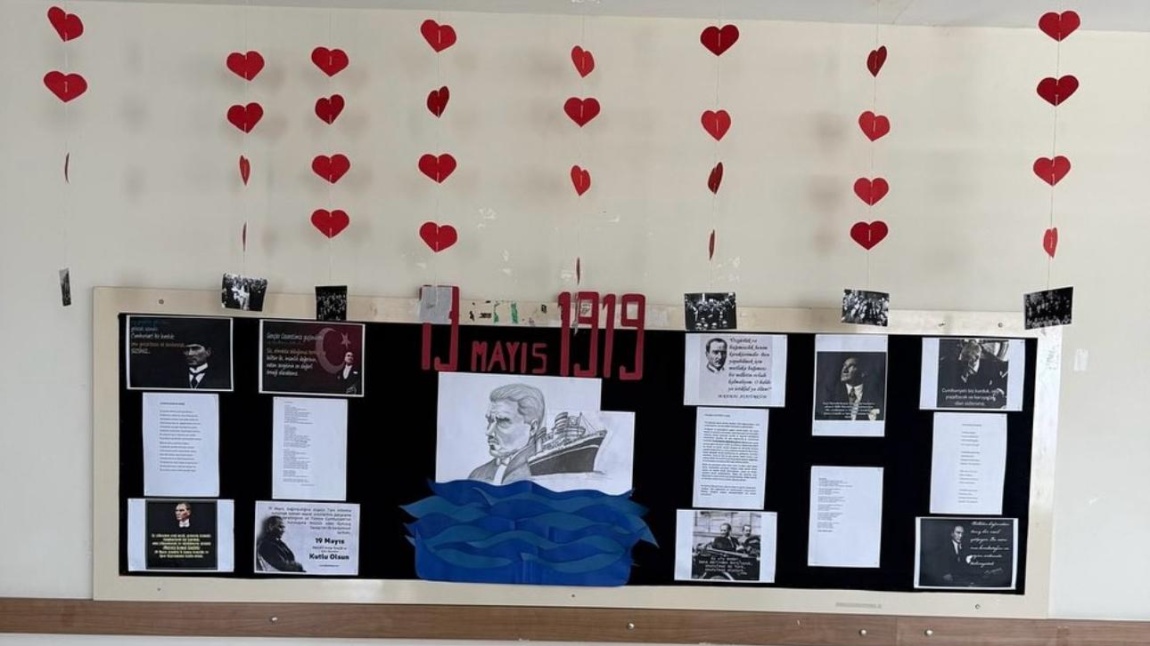19 MAYIS ATATÜRK'Ü ANMA, GENÇLİK VE SPOR BAYRAMI OKULUMUZDA ÇOŞKUYLA KUTLANDI.